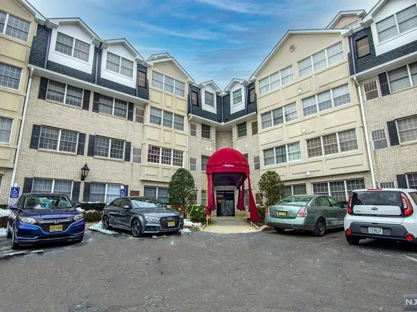 131 Clinton Pl APT 114, Hackensack, NJ 07601