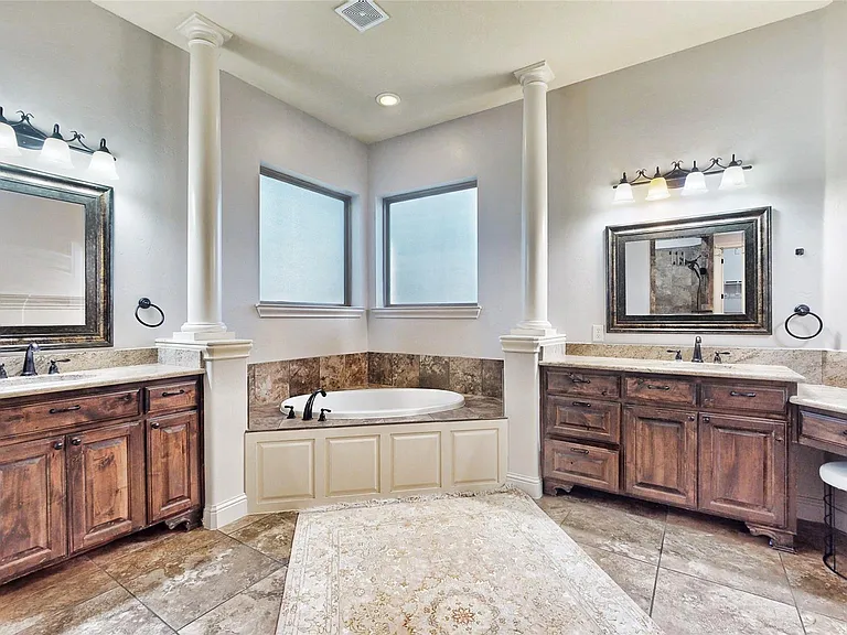 1641 Hidden Bluff Ct — Photo 21