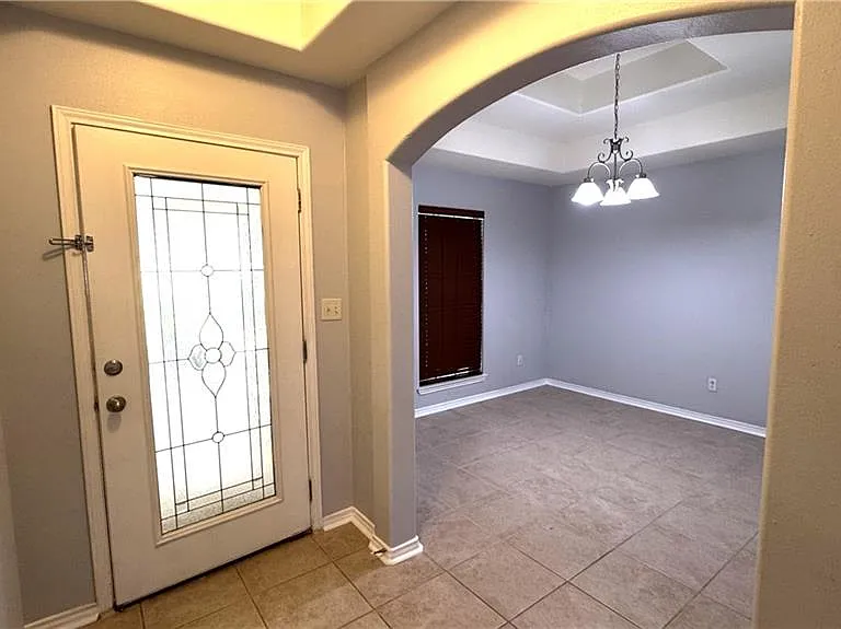 3405 Santa Monica — Photo 2