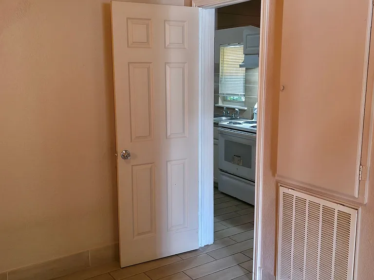 3419 Sealy St — Photo 21