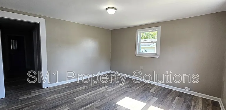 534 Cranbrook St — Photo 2
