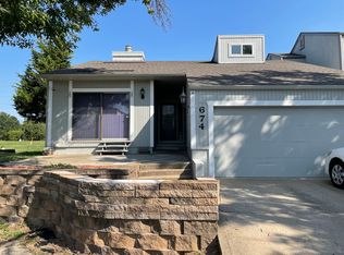 674 NW Valleybrook Rd, Blue Springs, MO 64014