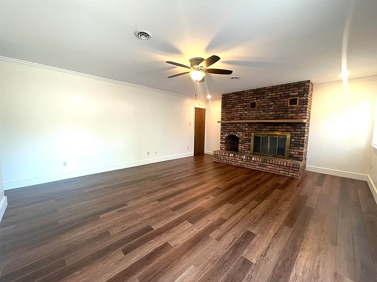 3300 W Hawthorne Ct — Photo 11