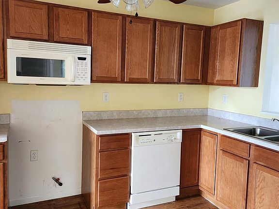 3rd image of 8428 Pierce Pl