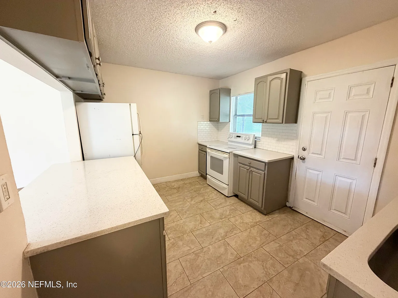 2 bed, 1.0 bath, 700 sqft, $1,200 — Photo 4