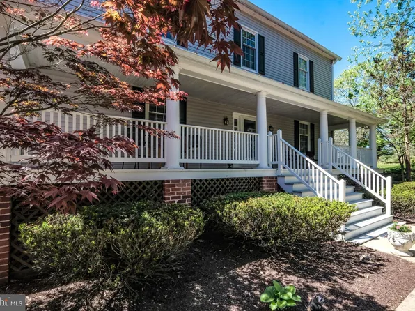 656 Old Cave Rd, Charles Town, WV 25414