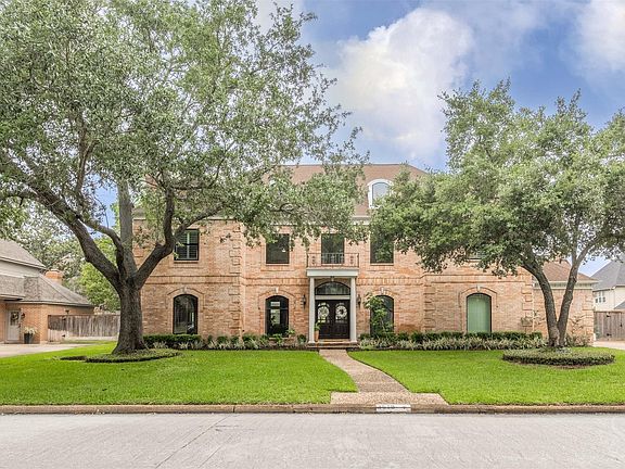 2nd image of 1519 Pebble Chase Dr