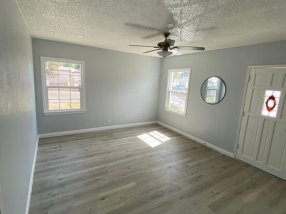 3rd image of 6946 Fairfax Dr