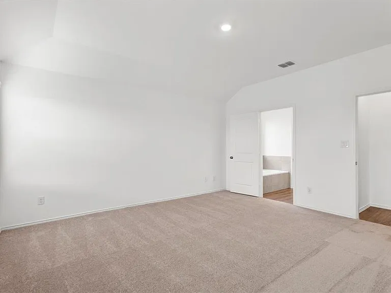 363 Avre Loop — Photo 29