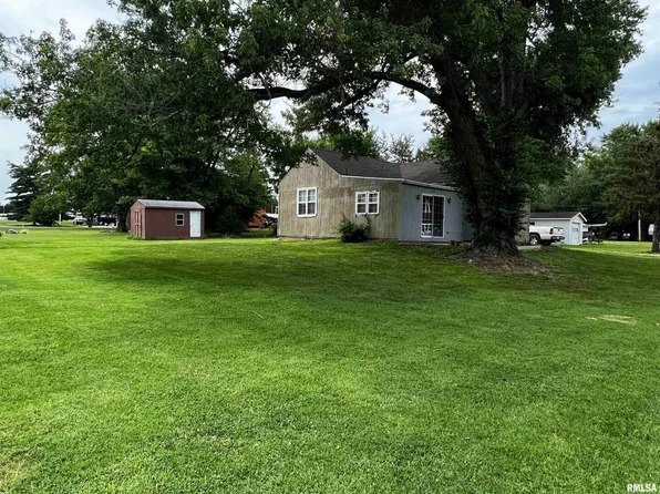 207 Stewart St, Waltonville, IL 62894