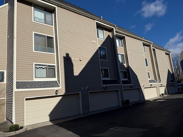 1st image of 712 River Renaissance #A12