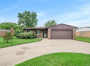 27957 Lahser Rd, Southfield, MI 48034