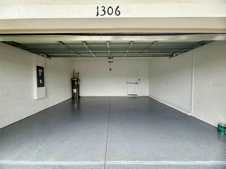 1306 Normandy Dr — Photo 24