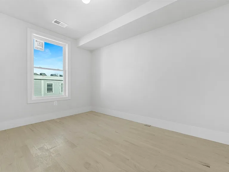 183 Maverick St #3 — Photo 8