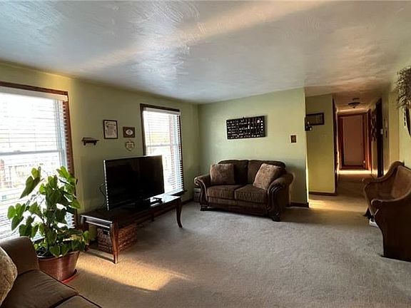 5th image of 325 Laurentz Ln