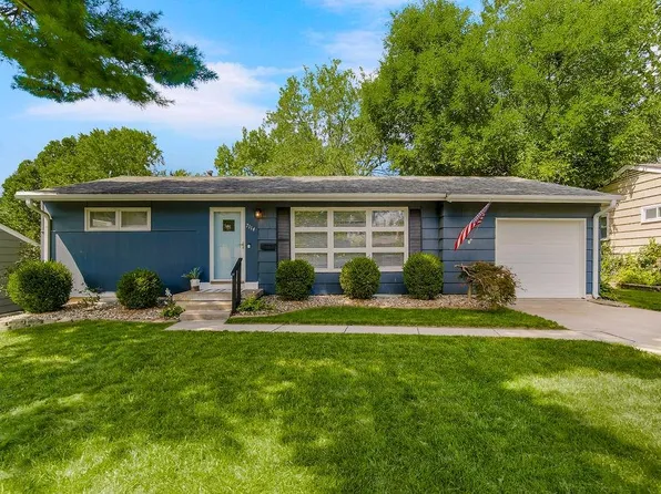 7114 Robinson Dr, Overland Park, KS 66204