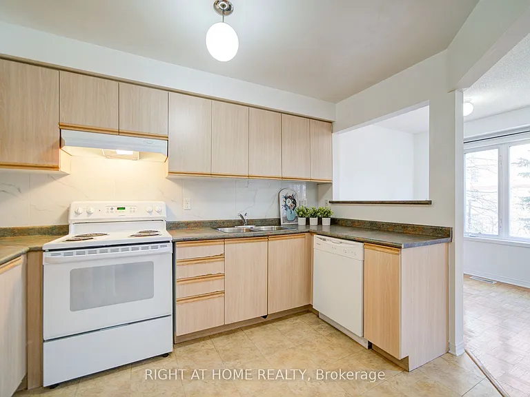120 Railroad St #9 — Photo 11