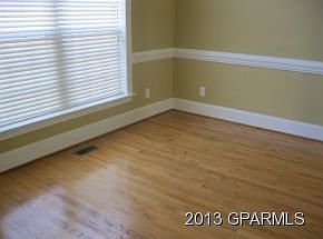 5th image of 100 White Oak Dr