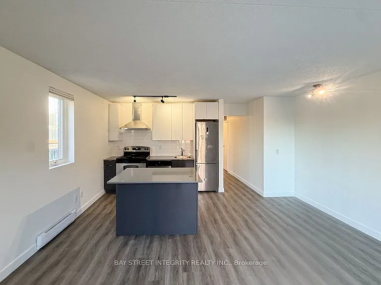 678 Queen St E #7 — Photo 1