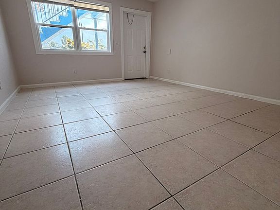 3rd image of 1618 W 26th Ct APT A