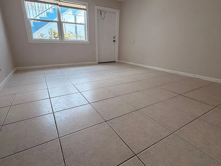 1618 W 26th Ct — Photo 22