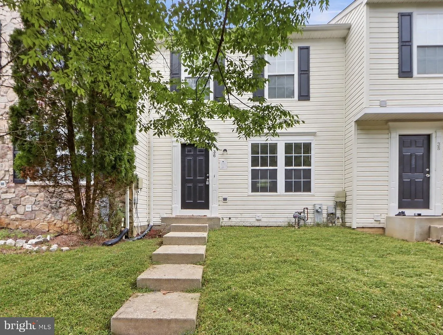 3 bed, 3.5 bath, 1540 sqft, $2,600 — Photo 2