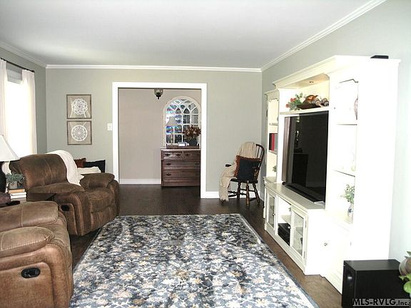 3rd image of 208 Hunting Ridge Rd