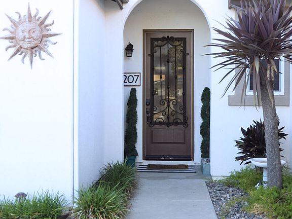 3rd image of 207 Dressler Ave