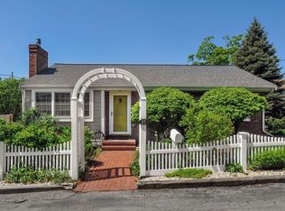 27 Atlantic House Rd, Hull, MA 02045