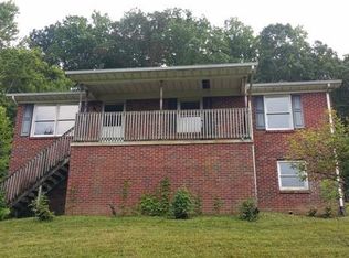 493 Wall St, Irvine, KY 40336