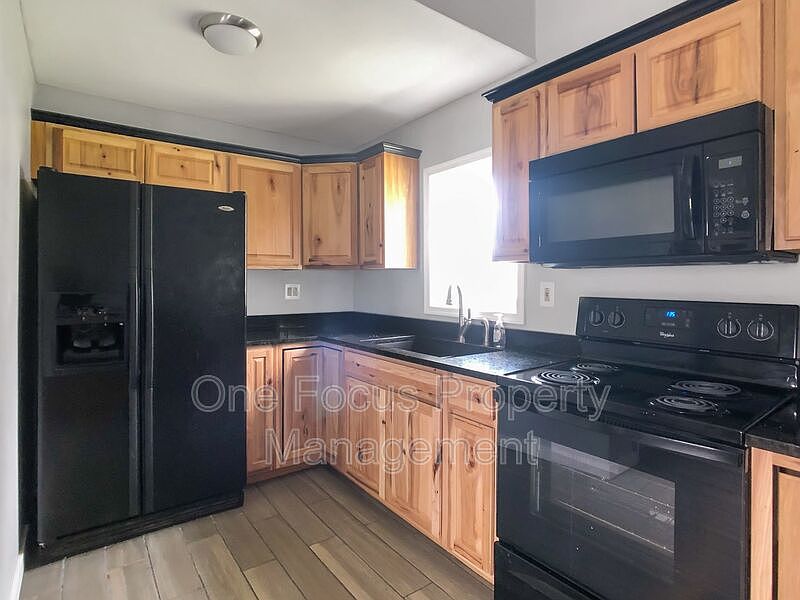 1st image of 515 E 2nd Ave APT 2