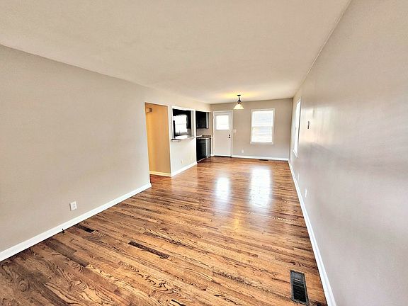 4th image of 212 White St NE