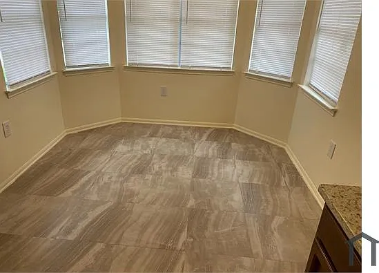 3 bed, 1000 sqft, $1,756 — Photo 3