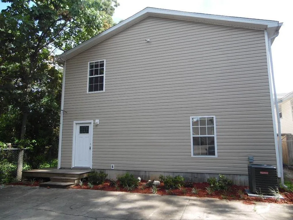 725 W Georgia — Photo 1