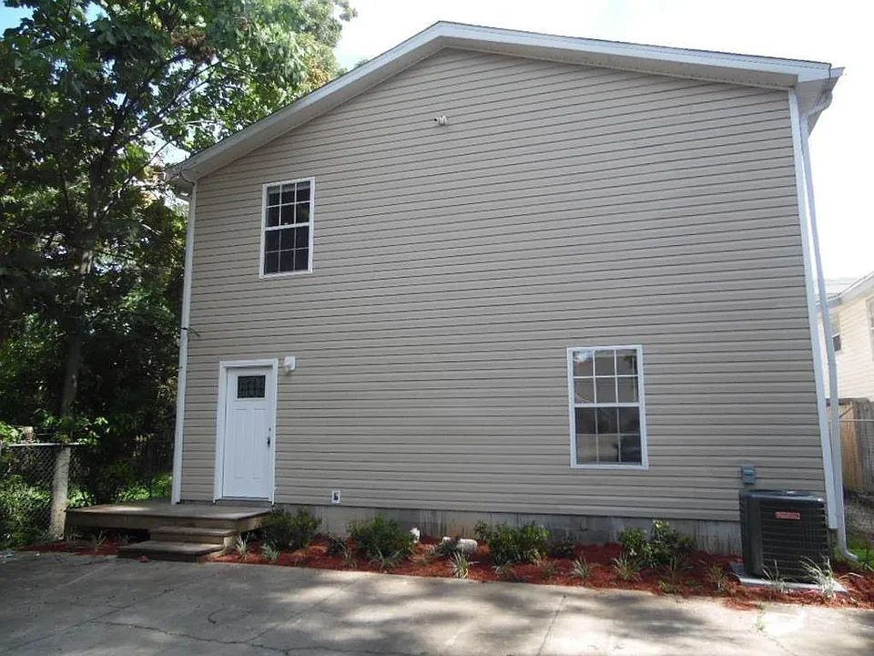725 W Georgia St