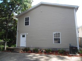 725 W Georgia, 3 br / 3.0 ba, $1750
