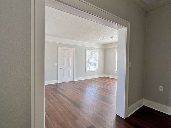 5th image of 710 S Mounds St