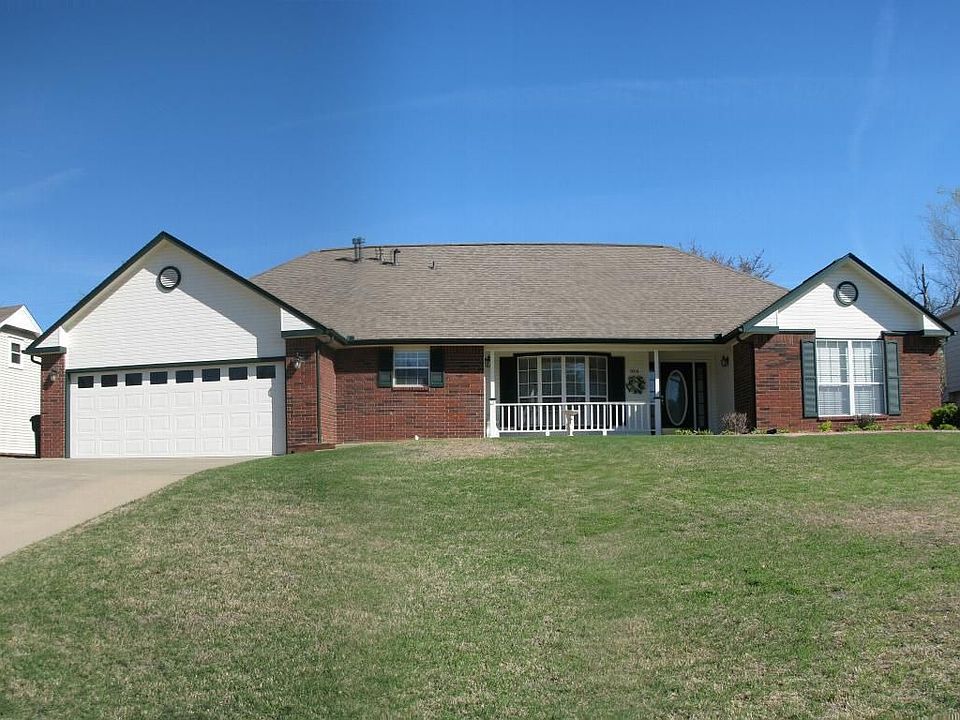 1st image of 1014 E Woods Dr