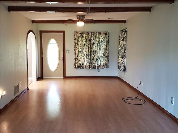 4th image of 3904 Lawn Dr