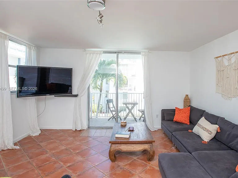 1801 S Treasure Dr #321 — Photo 9