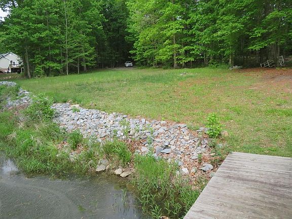 4th image of 27 Waterside Dr