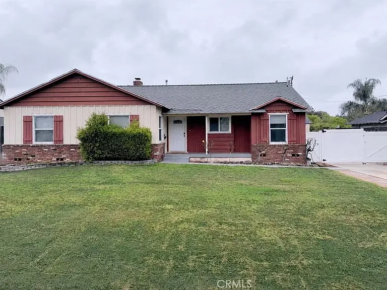836 E Whitcomb Ave — Photo 1