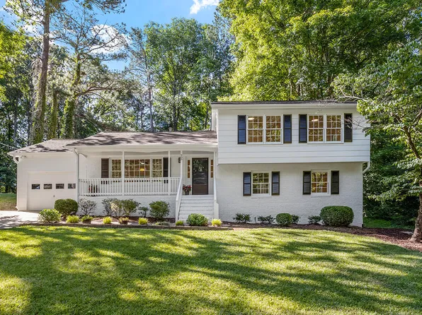 909 Brookgreen Dr, Cary, NC 27511