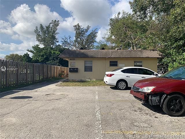 2nd image of 4621 SW 33rd Ave