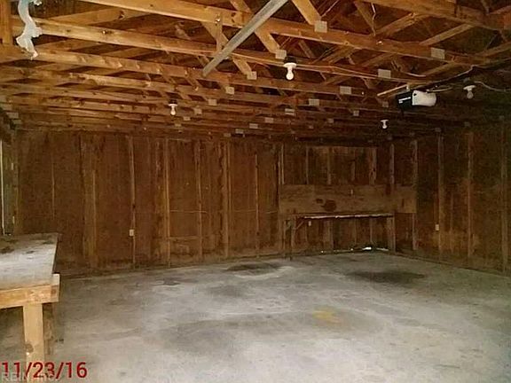 5th image of 216 Carrie Dr