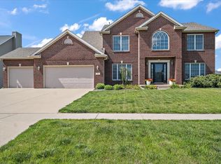 12 Deerfield Ct, Bloomington, IL 61705