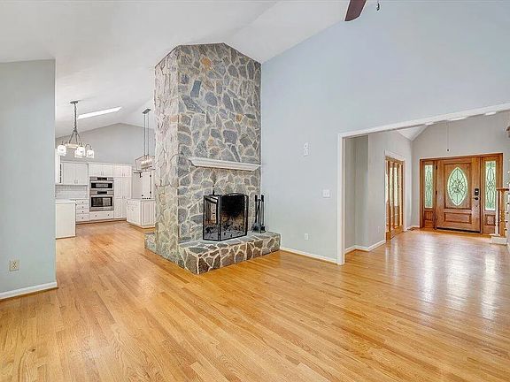 5th image of 4620A Carvins Cove Rd