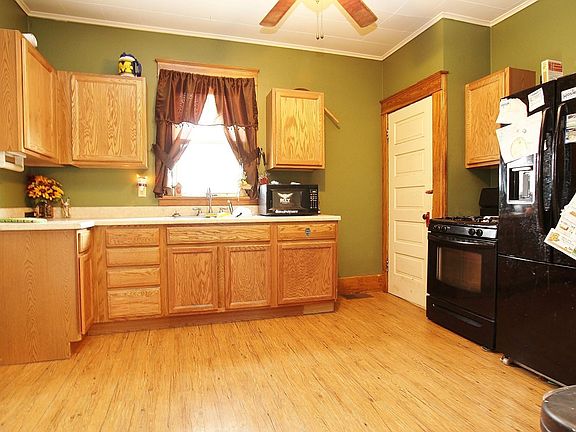 3rd image of 124 N Summitt St