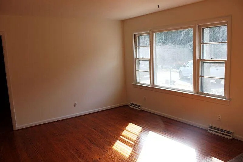 3 bed, 1863 sqft, $1,995 — Photo 4