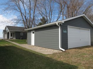 25641 105th St, Spirit Lake, IA 51360